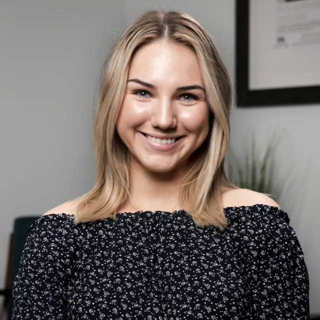 Lindsay needed her wisdom teeth removed so she went to The Oral Surgery & Dental Implant Specialists of San Diego